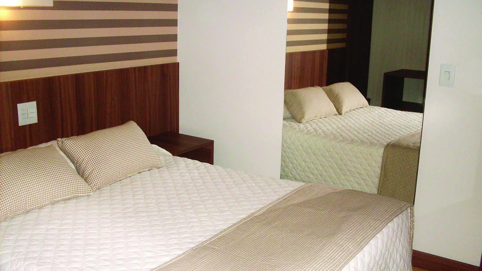 ***  Hotel Continental Business - 200 Metros Do Complexo Hospitalar Santa Casa Porto Alegre Brezilya
